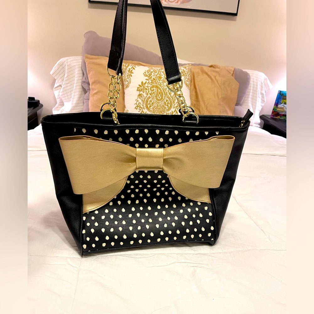 Betsey Johnson purse in great condition!